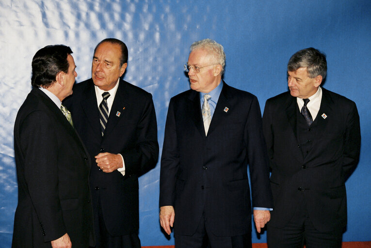 Fotografija 13: Heads of State and Ministers arriving at the Nice Summit on December 7th, 2000.