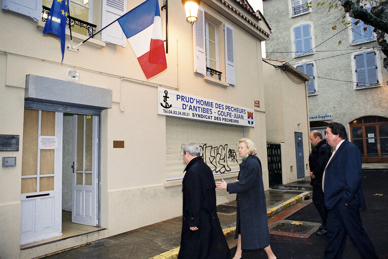 Visit of Nicole FONTAINE, EP President to the Prud'Homie of Antibes Fishermen in December 2000.