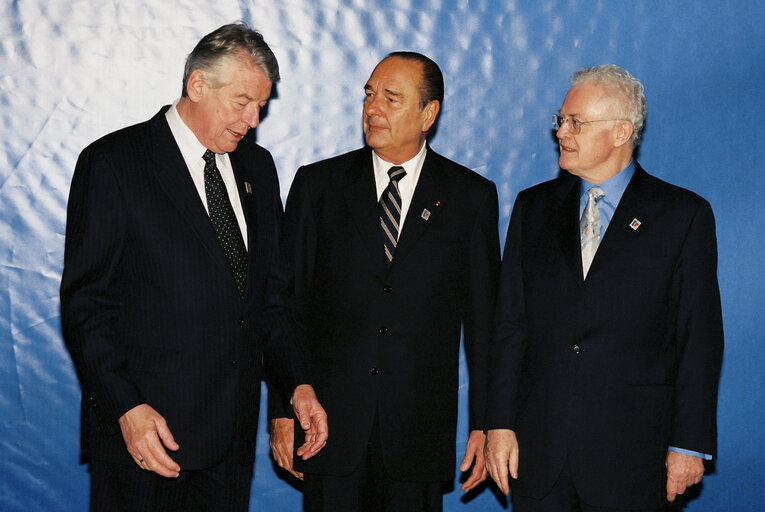 Foto 12: Heads of State and Ministers arriving at the Nice Summit on December 7th, 2000.