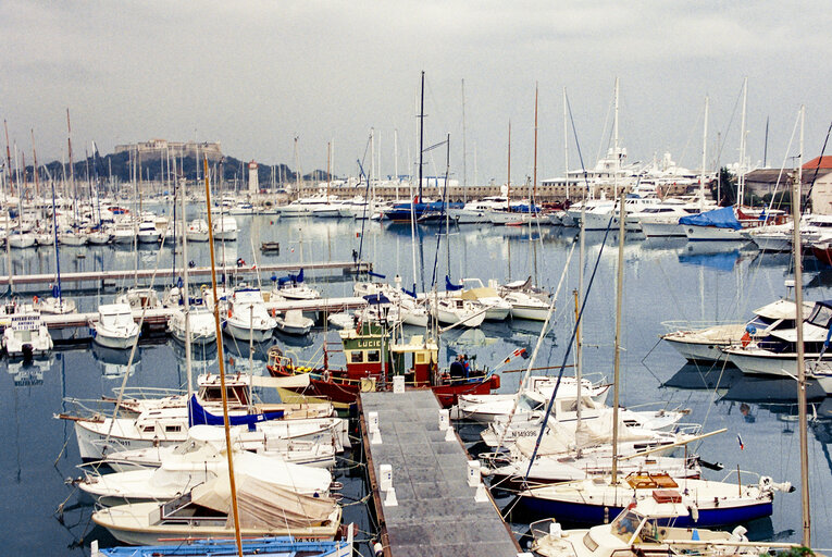 Fotografia 7: Visit of Nicole FONTAINE, EP President to Antibes port in December 2000.