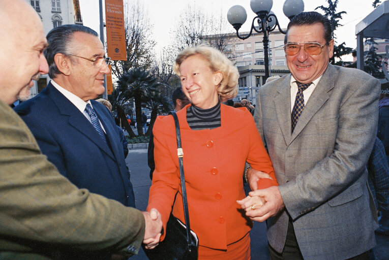 Fotografia 11: Visit of Nicole FONTAINE, EP President to the European Parliament information desk at the Nice Etoile buidling in December 2000.