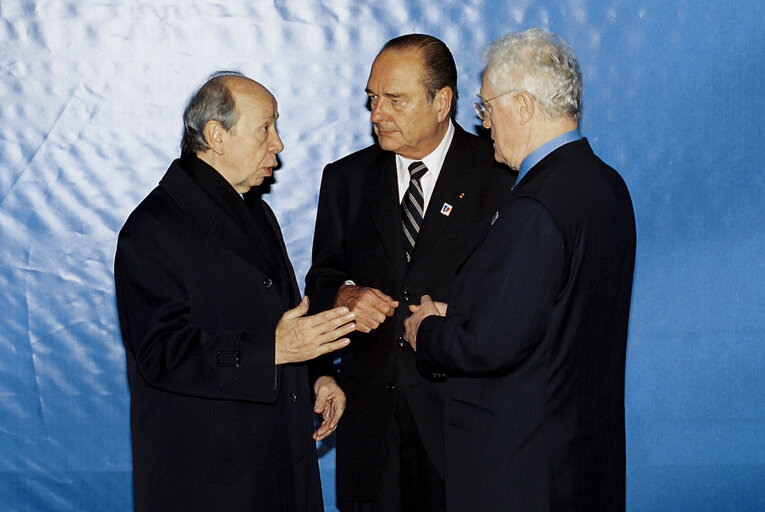 Foto 9: Heads of State and Ministers arriving at the Nice Summit on December 7th, 2000.