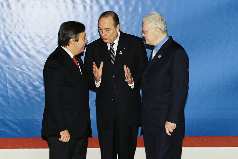 Foto 8: Heads of State and Ministers arriving at the Nice Summit on December 7th, 2000.