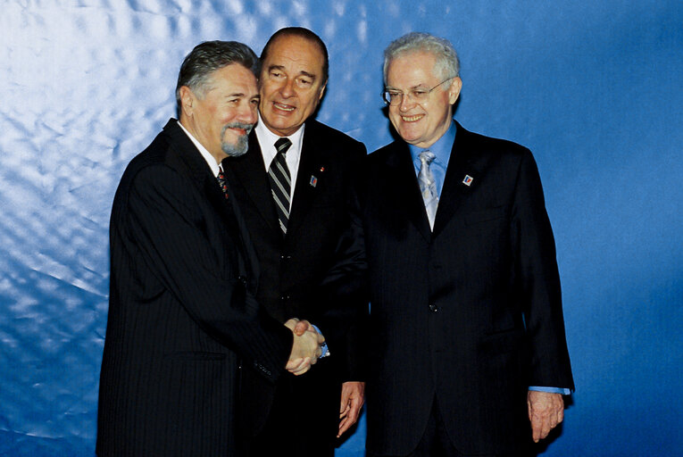 Foto 7: Heads of State and Ministers arriving at the Nice Summit on December 7th, 2000.