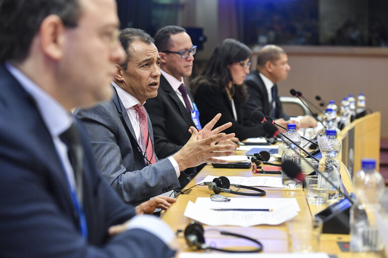 Photo 2 : Economic Forum Summit