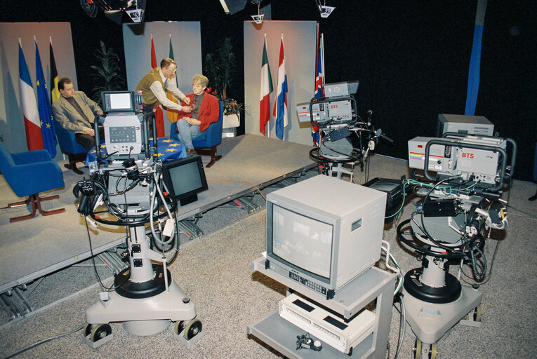 Foto 6: Preparation of an iterview at the Adiovisual service of the EP in Strasbourg.