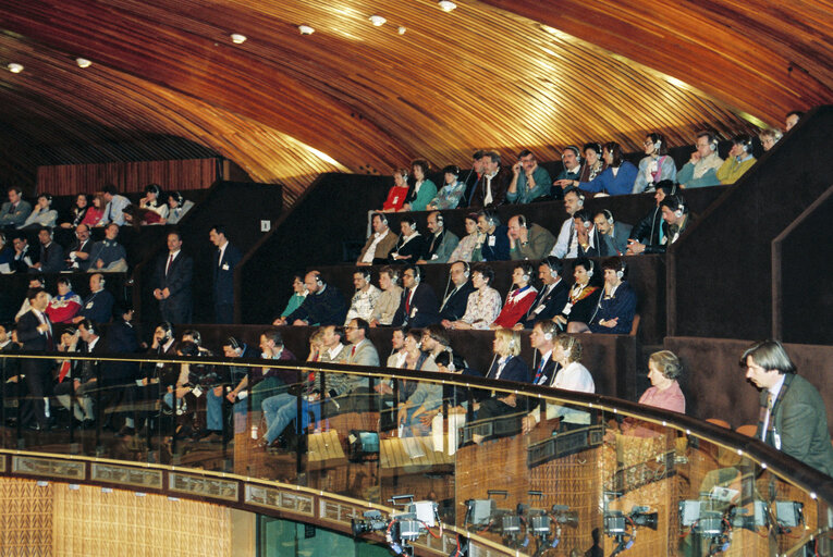 Public following the debate during the plenary session on the visitors tribune in Strasbourg - March 1993