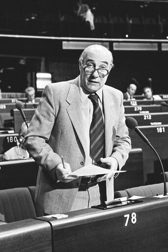 Photo 40 : Plenary Session in Strasbourg in June 1983