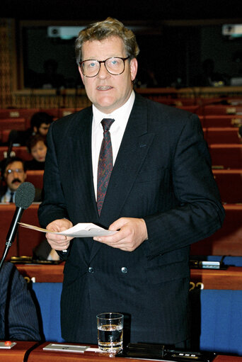 Nuotrauka 23: The Foreign Affairs Minister of Denmark in Plenary Session in Strasbourg - March 1993