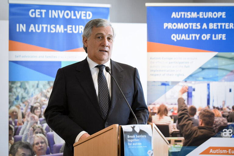 Foto 4: Antonio TAJANI - EP President visits the exhibition on Autism - ' Break Barriers Together for Autism '