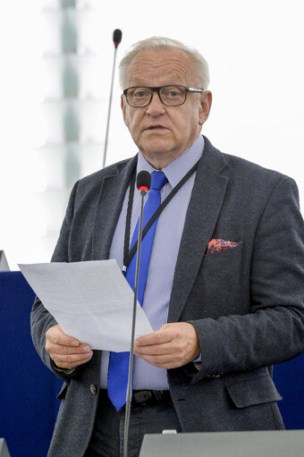 Photo 3: Boleslaw PIECHA in plenary session week 27 2016 in Strasbourg