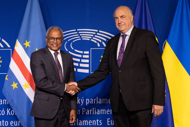 Fotografija 1: Charles GOERENS welcomes Pereira NEVES, President of Cape Verde