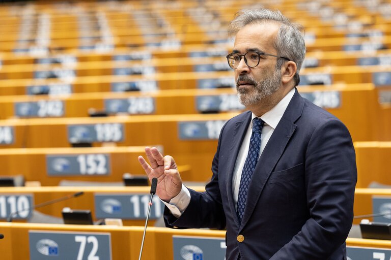 Foto 40: EP Plenary session - Joint debate - Preparation of the European Council meeting