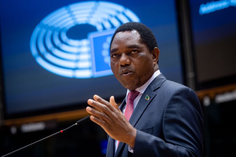 Fotogrāfija 13: Formal Sitting - Address by Hakainde Hichilema, President of the Republic of Zambia