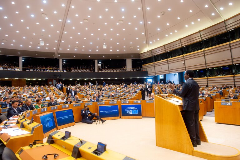 Foto 8: Formal Sitting - Address by Hakainde Hichilema, President of the Republic of Zambia