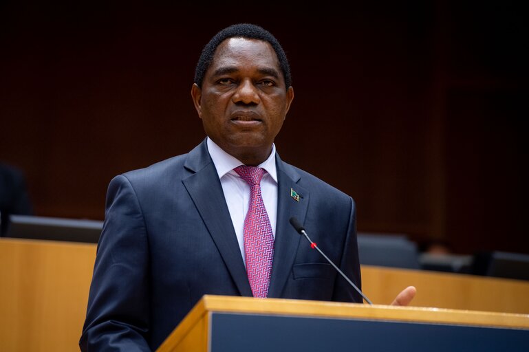 Fotogrāfija 16: Formal Sitting - Address by Hakainde Hichilema, President of the Republic of Zambia