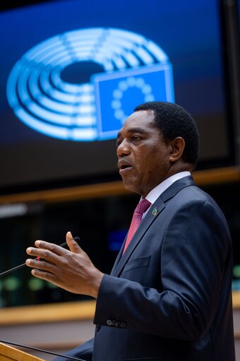 Fotogrāfija 14: Formal Sitting - Address by Hakainde Hichilema, President of the Republic of Zambia