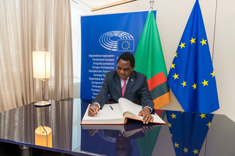 Roberta METSOLA, EP President meets with President of the Republic of Zambia Hakainde HICHILEMA.