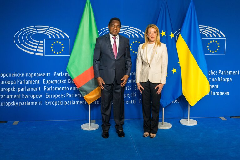 Foto 8: Roberta METSOLA, EP President, meets with the President of the Republic of Zambia Hakainde HICHILEMA.