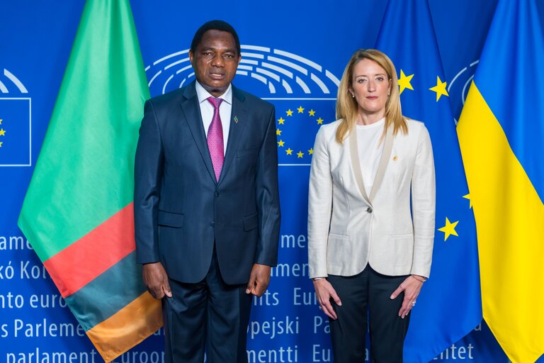 Foto 4: Roberta METSOLA, EP President, meets with the President of the Republic of Zambia Hakainde HICHILEMA.