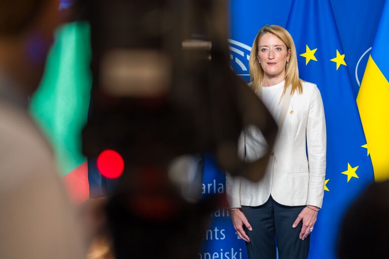 Foto 6: Roberta METSOLA, EP President, meets with the President of the Republic of Zambia Hakainde HICHILEMA.