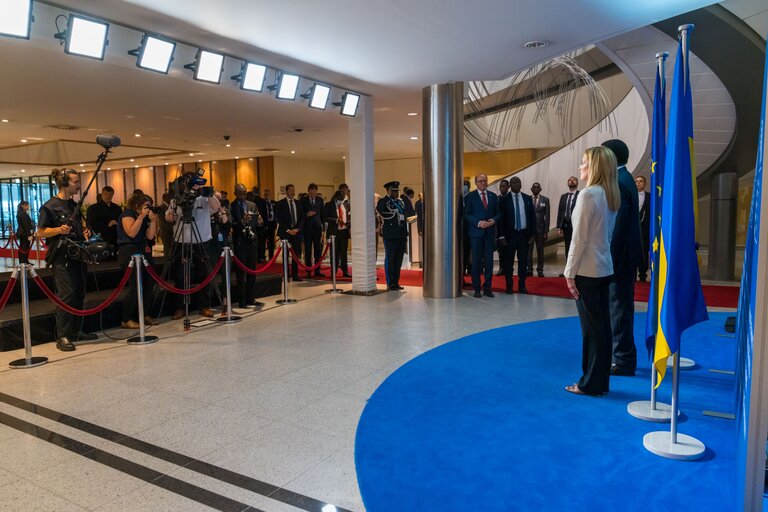 Foto 5: Roberta METSOLA, EP President, meets with the President of the Republic of Zambia Hakainde HICHILEMA.