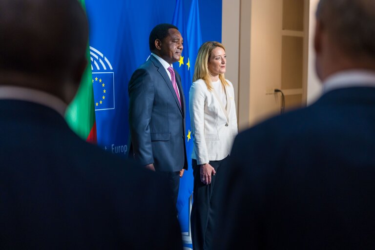 Foto 3: Roberta METSOLA, EP President, meets with the President of the Republic of Zambia Hakainde HICHILEMA.