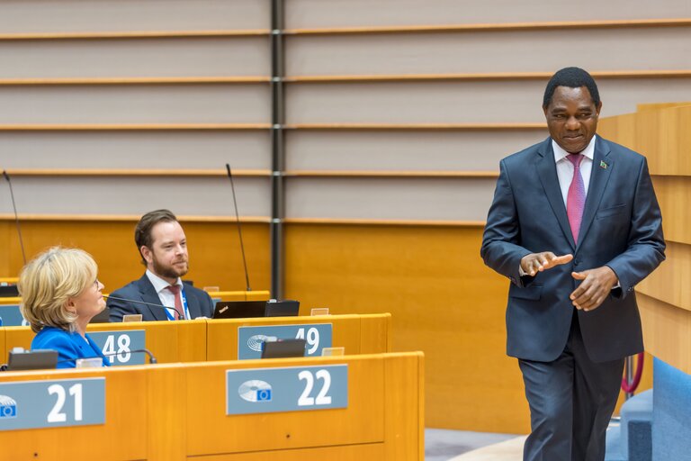 Fotogrāfija 30: Formal Sitting - Address by Hakainde Hichilema, President of the Republic of Zambia