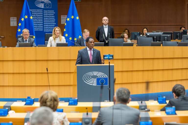 Fotografie 24: Formal Sitting - Address by Hakainde Hichilema, President of the Republic of Zambia