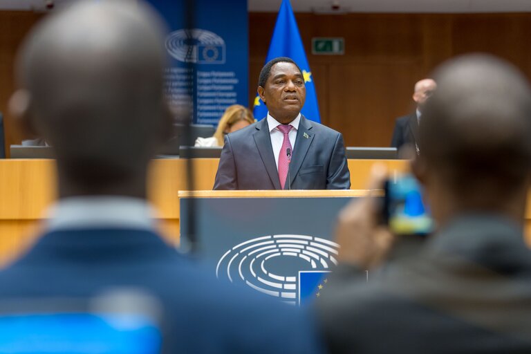 Fotogrāfija 25: Formal Sitting - Address by Hakainde Hichilema, President of the Republic of Zambia