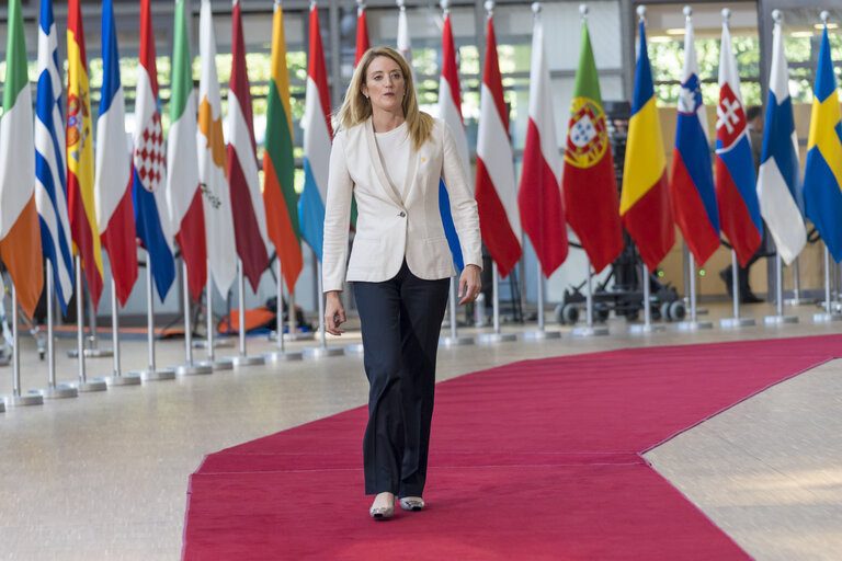 Fotografia 6: European Council : Arrival of Roberta METSOLA, EP President