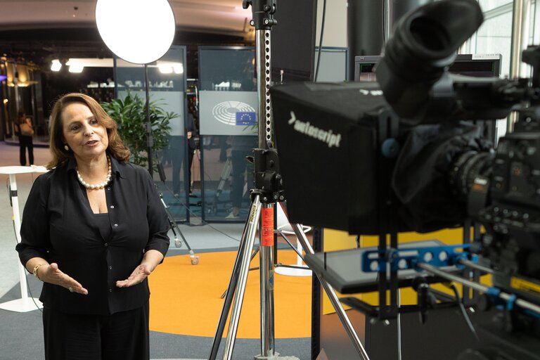 Fotogrāfija 10: Luisa REGIMENTI in the EP in Brussels