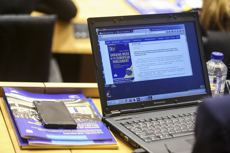 Zdjęcie 2: Ukraine Week at the European Parliament - High-level conference EP - Verkhovna RADA of Ukraine on capacity building for reform.    High-level closing event on follow-up. Banner of the event on a laptop.