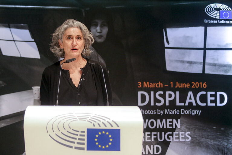 Fotografija 3: Opening ceremony of the Parlamentarium Exhibition 'Women refugees and asylum seekers'