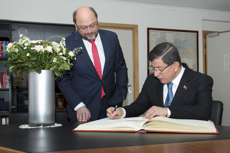 Foto 1: Martin SCHULZ - EP President meets with Ahmet DAVUTOGLU, Prime Minister of Turkey