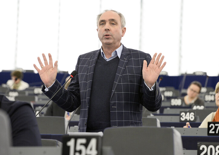 Foto 4: Plenary session week 10 2016 in Strasbourg    Preparation of the European Council meeting of 17 and 18 March 2016 and outcome of the EU Turkey  summit  Council and Commission statements