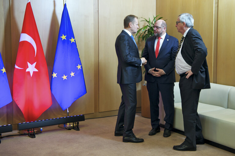 Fotografija 5: Martin SCHULZ - EP President meets with Donald TUSK - President of the European Council, Jean-Claude JUNCKER - EC President and Ahmet DAVUTOGLU, Prime Minister of Turkey