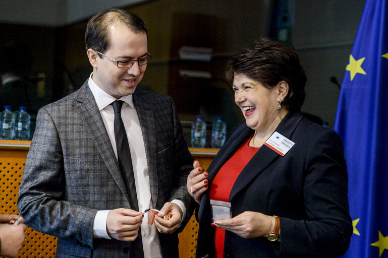 Fotografie 12: Delegation to the EU-Moldova Parliamentary Association Committee -  The chair of Delegation to the EU-Moldova Parliamentary Association Committee meets the seven women MPs from Moldova