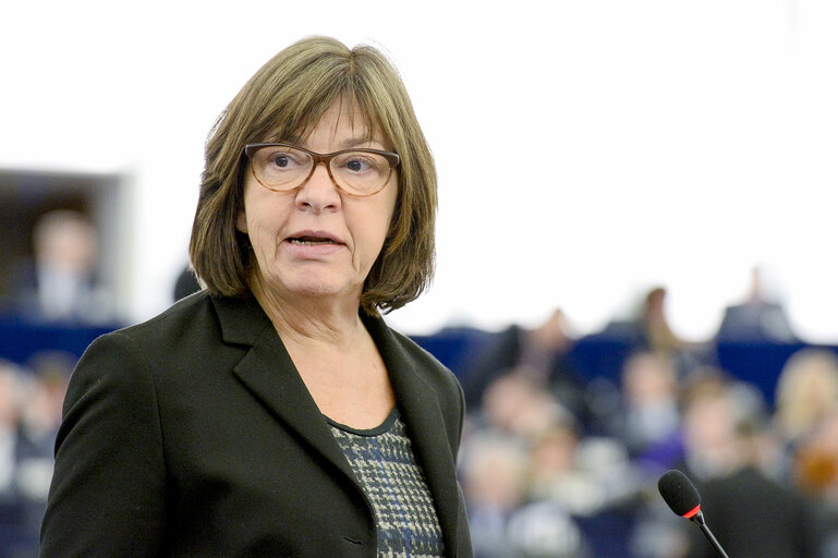 Photo 23: Plenary session week 10 2016 in Strasbourg  Address by the UNHCR