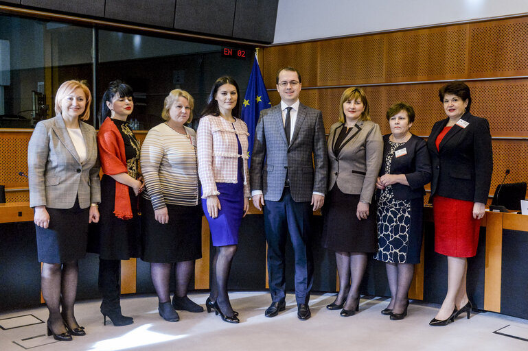 Fotografie 10: Delegation to the EU-Moldova Parliamentary Association Committee -  The chair of Delegation to the EU-Moldova Parliamentary Association Committee meets the seven women MPs from Moldova