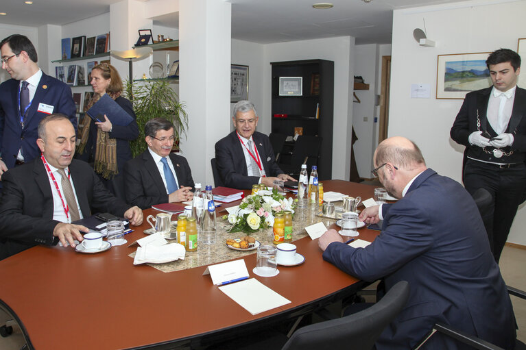 Foto 2: Martin SCHULZ - EP President meets with Ahmet DAVUTOGLU, Prime Minister of Turkey