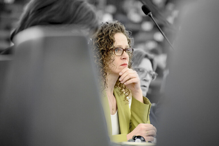 Photo 36: Plenary session week 10 2016 in Strasbourg  Address by the UNHCR