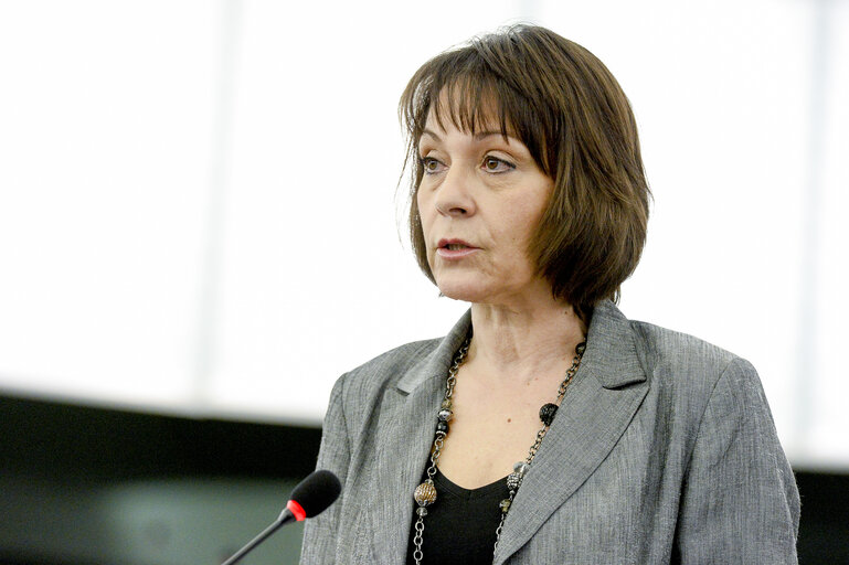 Photo 28: Plenary session week 10 2016 in Strasbourg  Address by the UNHCR