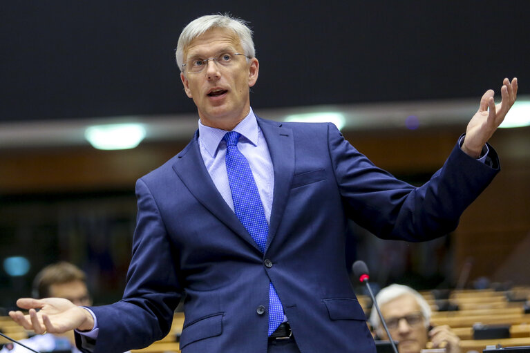 Fotografie 25: Plenary Session week 38 2015 in Brussels: Debate - Decision adopted on 15 July 2015 on the energy summer package - Commission statement