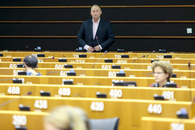 Fotogrāfija 2: Plenary Session week 38 2015 in Brussels: Debate - Decision adopted on 15 July 2015 on the energy summer package - Commission statement