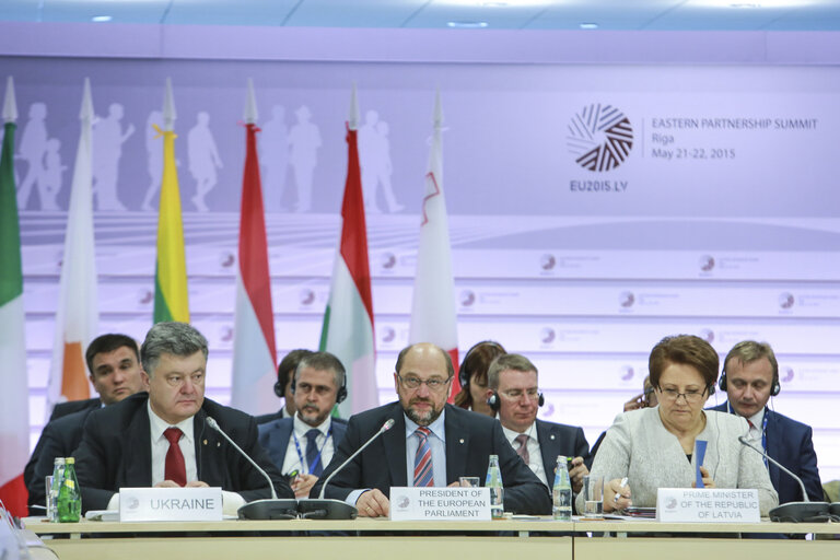 Foto 7: Eastern Partnership summit in Riga, Plenary Session of the Eastern Partnership summit. Mr  Martin  SCHULZ - President of European Parliament, Petro POROSHENKO - President of Ukraine, Laimdota STRAUJUMA -  Prime Minister of the Republic of Latvia.