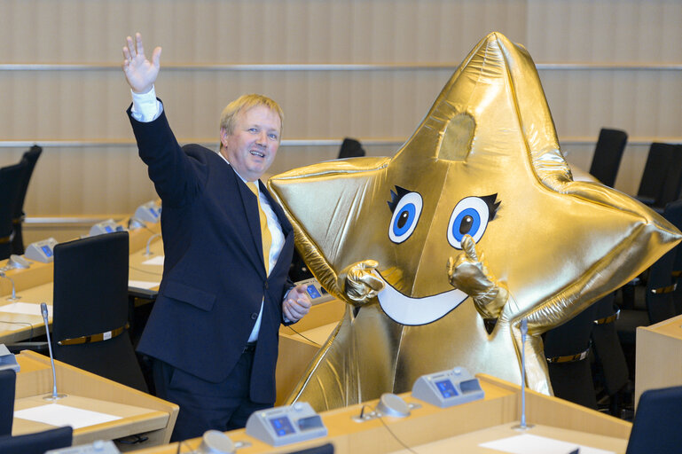 Billede 6: Arne GERICKE welcomes members of European Family Associations and the Little Star as mascot of child friendly Europe campaign