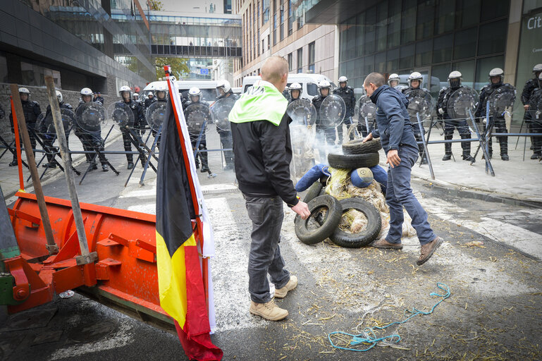 Fotó 40: Farmers demonstration in front of the European Institutions