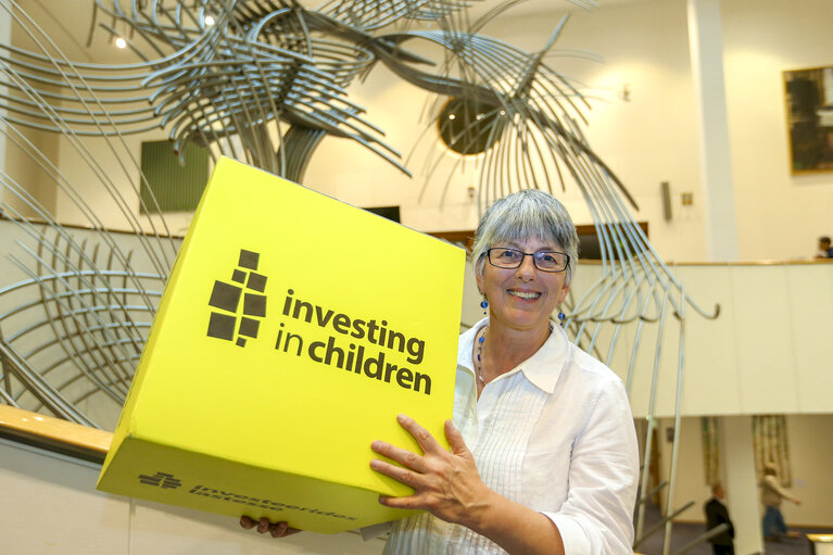 Fotografija 11: Family photo support ' Investing in Children '