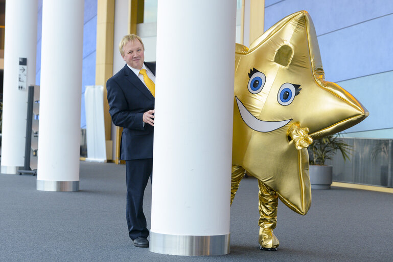 Fotogrāfija 1: Arne GERICKE welcomes members of European Family Associations and the Little Star as mascot of child friendly Europe campaign